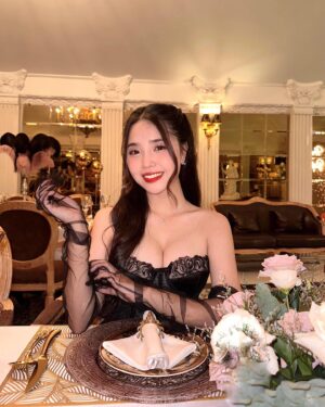 Cindy Diễm Mii Instagram - Look at me 😚
_____
Thanks nhà @ciosan.official đã tài trợ chiếc váy xinh xỉu cho bé đi dự tiệc ạ 🥰🥰 mãi yêuuu