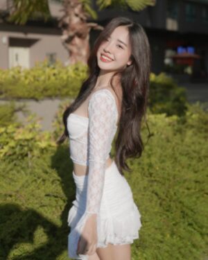 Cindy Diễm Mii Instagram - Nghe nói anh thích nụ cười của em 🌻