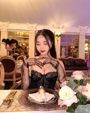 Cindy Diễm Mii Instagram - Look at me 😚
_____
Thanks nhà @ciosan.official đã tài trợ chiếc váy xinh xỉu cho bé đi dự tiệc ạ 🥰🥰 mãi yêuuu