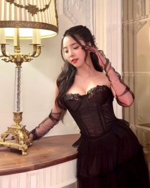 Cindy Diễm Mii Instagram - Look at me 😚
_____
Thanks nhà @ciosan.official đã tài trợ chiếc váy xinh xỉu cho bé đi dự tiệc ạ 🥰🥰 mãi yêuuu