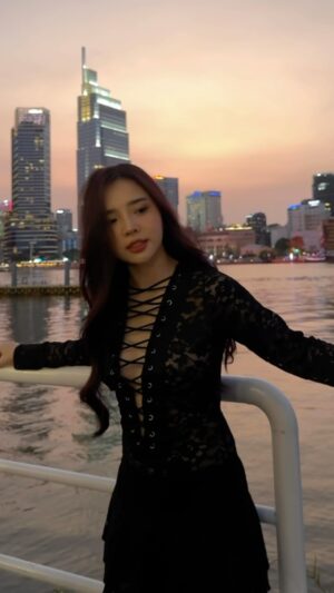 Cindy Diễm Mii Instagram - Hoàng hôn hay em hôn 😗