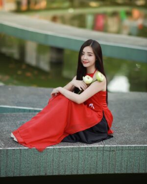 Cindy Diễm Mii Instagram - Tết này vẫn muốn lì xì 
Nhận cả phong bì, cả người đón đưa .. 😚🌼