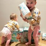 Cindy Poumeyrol Instagram - Plus de 4 ans que je ne passe pas une journée sans changer de couches. J’ai décidé de rendre la chose plus agréable (ou moins désagréable 😅) grâce à @pampers_france Harmonie. Les couches Pampers Harmonie sont hypoallergéniques et ne contiennent aucun parfum ni lotion. Elles protègent la peau délicate de bébé grâce à un voile supérieur doux et absorbant d’origine végétale. Et puisque t’es daronne ou future daronne, voici le genre de jeu concours qui va te régaler ✨ auquel tu n’aurais pas pensé à participer avant 😉 Concours: nous vous faisons gagner 3 lots : ● 1ère place : 2 mois de couches ou couches-culottes Pampers Harmonie et des lingettes Aqua Harmonie 0% plastique ● 2ème et 3ème places : 1 mois de couches ou couches-culottes Pampers Harmonie et des lingettes Aqua Harmonie 0% plastique Pour participer, c’est très simple : ● Suivre les comptes Instagram @cindypoum et @pampers_france ● Liker le post ● Taguer des amis qui aimeraient tester la gamme Harmonie #collaborationcommerciale #PampersHarmonie