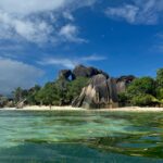 Cindy Poumeyrol Instagram - Paradis sur terre - les Seychelles Complètement sous le charme de Praslin, et amoureuse de la Digue. Merci encore @fairmoove . Très heureuse d’avoir intégré le programme Testeur de voyage. Dernier jour pour vous inscrire et vivre l’expérience de Testeur de voyage. Rdv sur le site Fairmoove 😎 Invitation