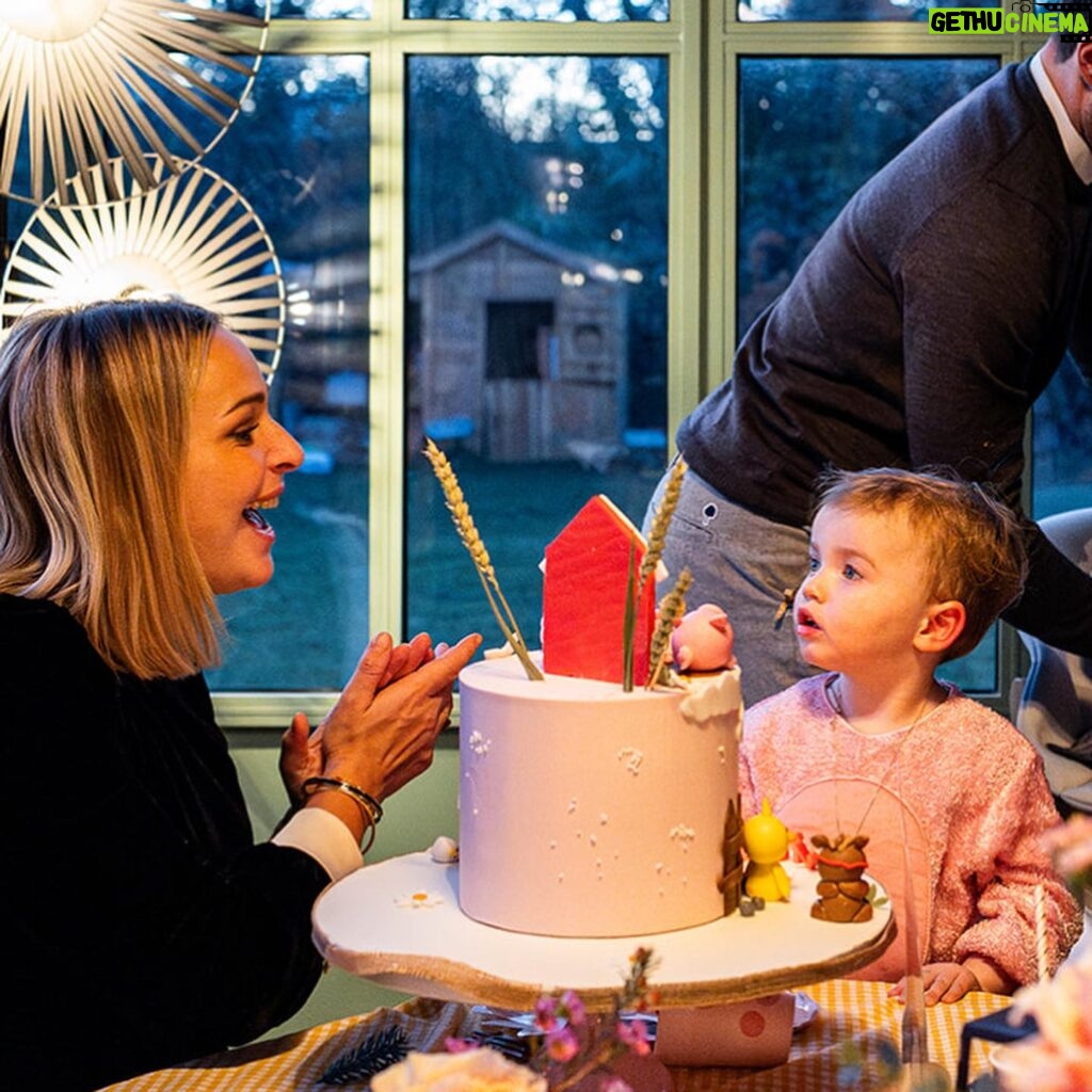 Cindy Poumeyrol Instagram - 2 ans de Victoire sur le thème : les animaux de la ferme 🐷 🐮 🚜 Decoration @mylittleday Gateau @lateliersweetcakes Photographe @camillepiovesan Publicité