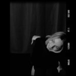 Cindy Poumeyrol Instagram - Feminity Project / ACT XV / CINDY ou comment se réconcilier avec son image. Vidéaste, j’ai envie de donner la possibilité à des femmes de s’offrir des images de cinéma. Un mini court métrage de vous. Notre juge intérieur est souvent beaucoup trop sévère et nous renvoie une image qui n’est pas la réalité. Je ne suis pas thérapeute mais j’ai à cœur de livrer du beau et de l’authentique. Dans un monde souvent trop superficiel il est temps de ré-inventer les normes de beauté afin que chacune d’entres nous puissent réellement y trouver sa place. Mon seul et unique objectif est d’aller chercher les émotions. . Cindy comme toutes les autres guerrières tu découvres ces images en même temps que nos communautés et il faut du courage pour faire confiance à une inconnue alors merci merci merci !!! 🥹 Ta joie de vivre crève l’écran 🔥🫶 . Cindy est assise sur les sublimes créations de @laurentbadierdesign et @atelier_wika . . . #videaste #photographe #videastebordeaux #photographebordeaux #feminityproject #revelatricedemotions #paulaproduction #arttherpie #lacherprise #sororité #bordeaux @mojo.video