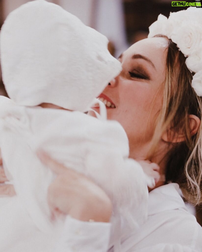 Cindy Poumeyrol Instagram - Baptême Alba&Victoire Merci à @marievaubourgeix d’avoir immortalisé ce moment 📷 Mua @audrey.h.bordeaux #enfantdedieu #bapteme