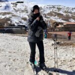 Cindy Poumeyrol Instagram – Les outfit ski de Sissi.
C’est ma coqueterie à moi, et puis ça me fait toujours plaisir quand sur les pistes on flate mes looks. 
Vous preferez quelle tenue ?