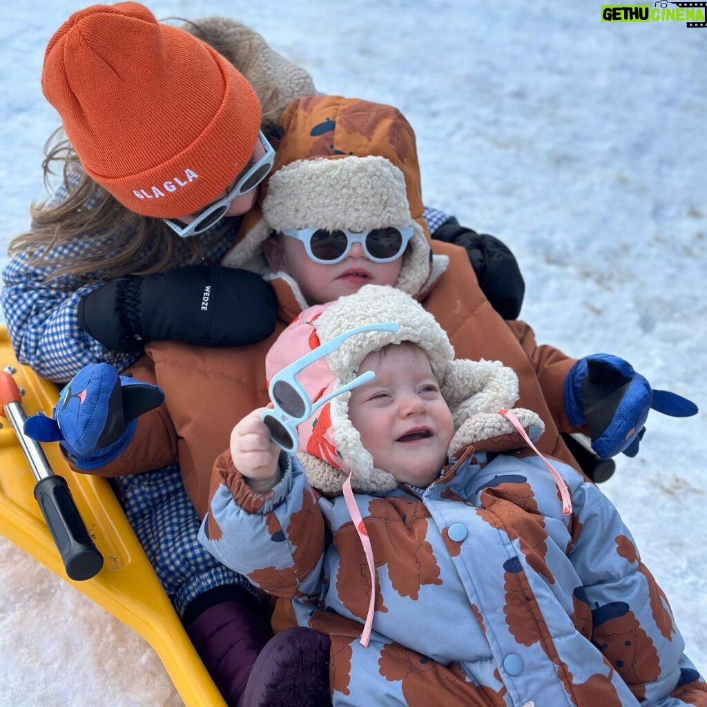 Cindy Poumeyrol Instagram - Une semaine au ski qui s’achève. Des souvenirs plein la tête. @belambra_clubs les Crêtes Publicité