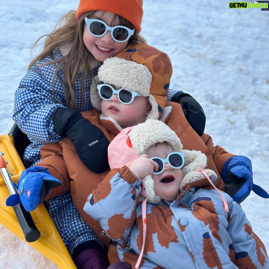 Cindy Poumeyrol Instagram - Une semaine au ski qui s’achève. Des souvenirs plein la tête. @belambra_clubs les Crêtes Publicité