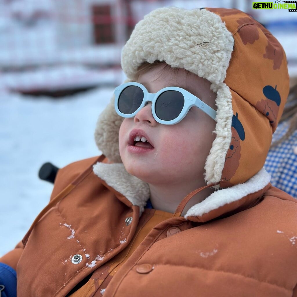 Cindy Poumeyrol Instagram - Une semaine au ski qui s’achève. Des souvenirs plein la tête. @belambra_clubs les Crêtes Publicité