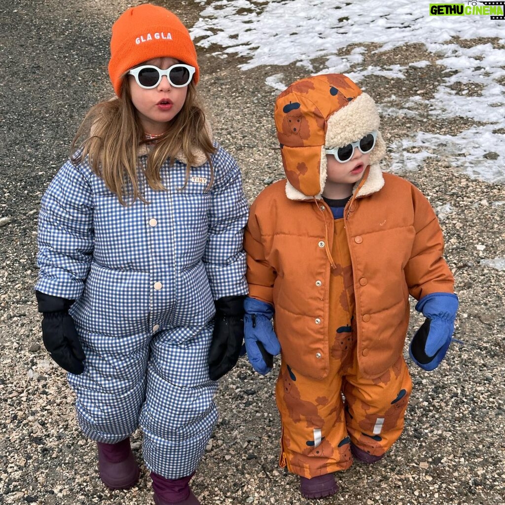 Cindy Poumeyrol Instagram - Une semaine au ski qui s’achève. Des souvenirs plein la tête. @belambra_clubs les Crêtes Publicité