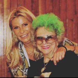 Cinha Jardim Instagram - Hoje recordo com muito carinho e saudade, a minha grande Amiga, Maria José Valerio, que lá no Céu, está a festejar a vitória do seu Sporting.
uma grande Senhora, que soube sempre respeitar a Amizade, para além do seu clube, um exemplo p todos nós, apaixonados pelo futebol.
Este título também é seu!
nunca a esquecerei, obgda❤️