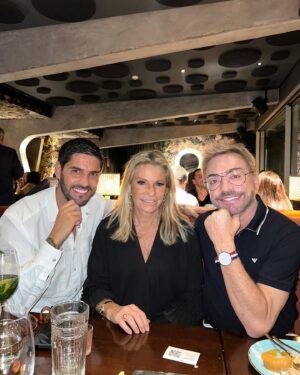 Cinha Jardim Instagram - Uma mulher entre os homens 🥳❤️
@praianoparque