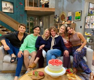 Cinthya Carmona Instagram - We were directed by legends this season on #PrettySmart 1.Pamela Fryman 2.Phill Lewis 3.Richie Keen  4.Jody Hahn 👏🏽💥THE BEST !! Have you watched the show ?! Check out Pretty Smart on @netflixisajoke