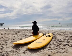 Cinthya Carmona Instagram - Good Energy 🤙🏽 #SurfCamp #WrightsvilleBeach