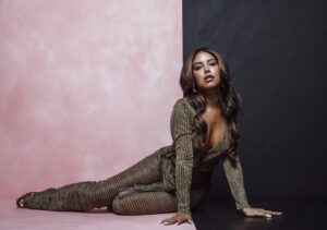 Cinthya Carmona Instagram - 🍭 ✨ TY @clichemag 

Photo: @quavondo @jaclyn_robyn 
Hair: @hairbyguylevi 
Makeup: @styledby_ron