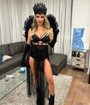 Cintia de Sà Instagram - La Reine des Ténèbres 🖤Halloween 2022 party Influenceurs