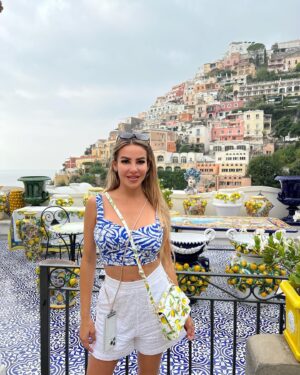 Cintia de Sà Instagram - un Poco di Positano- Italia 🇮🇹 😍