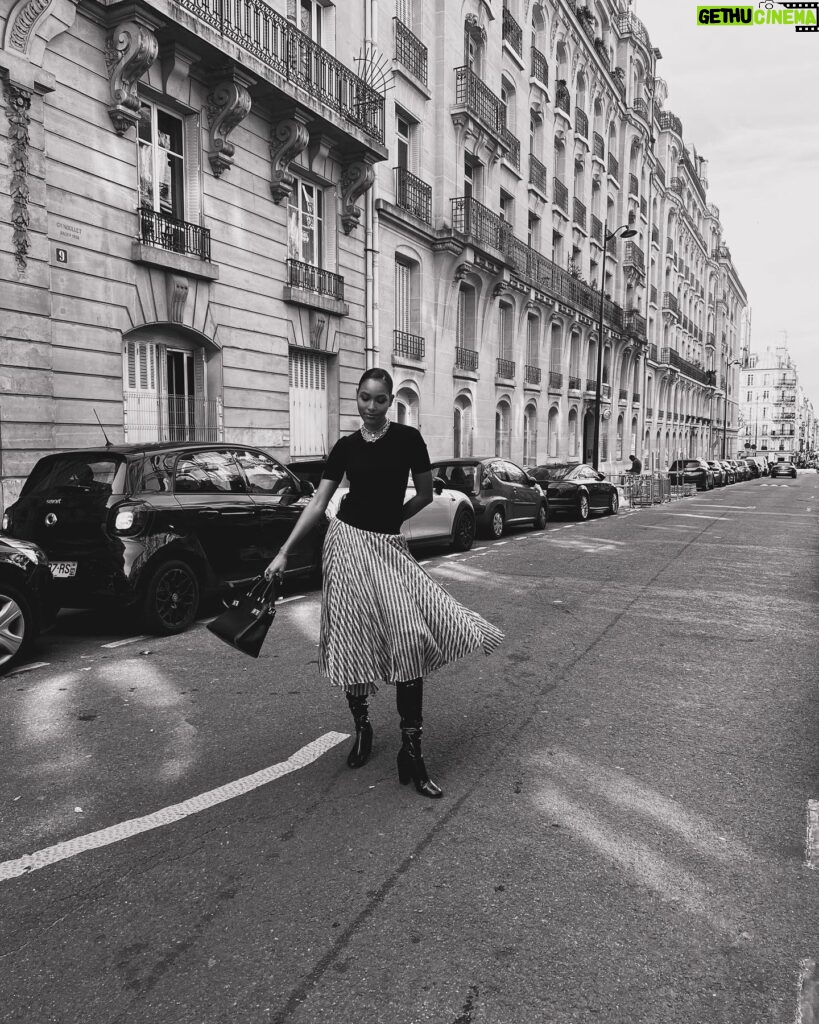 Clémence Botino Instagram - France in Paris 🤍🤫🇫🇷