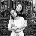 Claire Tomek Instagram - Chère mère, maman, mamounette, mam's... Demain on se quitte pour de bon cette fois 😂 C’est dur de se dire au revoir maintenant qu’on habite à l’autre bout l’une de l’autre ! Ma petite mam’s c’est la personne la plus douce que je connaisse elle a toujours des mots réconfortants, des petites phrases qui font sécher les larmes, et retrouver le sourire. Elle est bien (trop) gentille ma Maman et on le sait, la vie n'est pas toujours rose, il y a des hauts et des bas mais une maman c’est toujours la. Elle est courageuse ma Maman ! Elle a une vie si compliqué et pourtant moi je le vois le courage dont tu fais preuve. Jour après jour. Vous savez on dit que nos enfants se permettent tout avec leur figure de référence .. depuis que je suis devenue maman je comprends tout ce que j’ai fait endurer à ma mère pendant mon adolescence. Un mot magique, qui n'a l'air de rien, mais qui veut pourtant dire énormément de choses dans la bouche de ses enfants : MERCI ! On a tendance à oublier de remercier nos mamans tant qu’elles sont encore là .. parce qu’on pense que tout ce qu'elles font pour nous découle de quelque chose de normal .. Idem, on a tendance à oublier de dire je t'aime à celle qui nous a aimée avant même que l'on vienne au monde. Pour toutes ces années d'amour inconditionnel , de conseils, de soutien, de douceur, de tendresse (et parfois même souvent d'engueulades) je t’aime et merci.