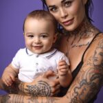 Claire Tomek Instagram - A Ton premier cri A ton premier retour à la maison A tes premiers sourires A nos premiers câlins A tes premiers rires À tes premières dents A tes premiers bobos A tes premières vacances A tes premiers babababa A tes presque premiers pas A ton premier anniversaire mon fils ❤️ Merci d’égayer notre vie au quotidien Maman.