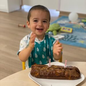 Claire Tomek Instagram - Joyeux 2 ans mon fils ❤️
Quand je repense à tout ce que j’ai fait dans la vie, tu es de loin la meilleure chose que j’ai jamais créée.

Ta maman qui t’aime à l’infini et au delà ( même quand tu veux monter sur ses genoux alors qu’elle est en train de 💩)