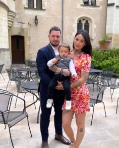 Claire Tomek Instagram - Les Russeau sont de mariage 🫡🍾