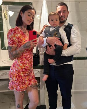Claire Tomek Instagram - Les Russeau sont de mariage 🫡🍾