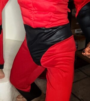 Claire Tomek Instagram - Vraiment cette année on a mis la barre haut .. très haut ! 🦸‍♀️🦸🦸‍♂️
On a même pensé aux détails 😂

#halloween #indestructible #disney