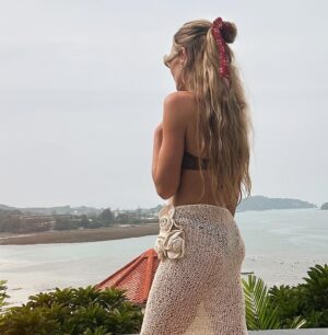 Clara Paget Instagram - Garms, Palms and my lucky charms🥥🌴🪼🪷🪼🌴 🥥