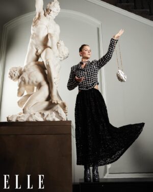 Clara Rugaard Instagram - Night at the @vamuseum head to toe in @chanelofficial talking to @elleuk about my granny 🥹 

EIC @kenyahunt
Photography @lucbraquet
Styling @georgmedley
Make-up @zoetaylormakeup using @chanel.beauty
Hair @abrakennedy 
Nails @nailedbysg
Fashion Director @avrilmair
Art Director @zoyakaye
Associate Editor @lenadecasparis
Talent Editor @olivia__blair
Commissioning Editor @shannonmahanty
Picture Production Editor @gemmalucia_shootproducer
Picture Researcher @_abiihollister
Styling Assistant @galkln
