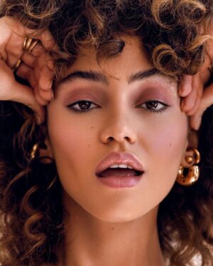 Clara Wilsey Instagram - 📸 @sandy.goldstein 
💄 @bethfollertmakeup 
👩🏽‍🦱 @erikavanessa