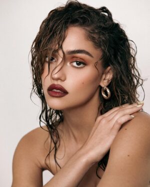 Clara Wilsey Instagram - Who knew a slicked comb over could look so good? 😎 
More from my dream beauty shoot with @madelenelisella and @akiko.artistry 💄✨