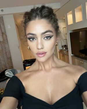 Clara Wilsey Instagram - @veronicachu giving me the cat-eye of my dreams the other day 🐈‍⬛