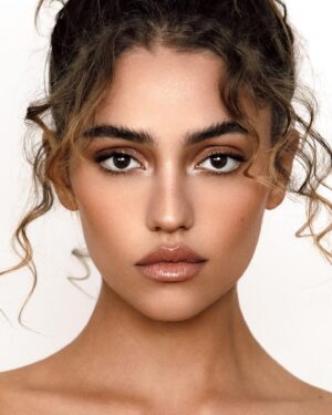 Clara Wilsey Instagram - @madelenelisella you are the master of beauty shoots!! ✨ Makeup: @akiko.artistry