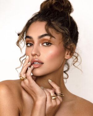Clara Wilsey Instagram - @madelenelisella you are the master of beauty shoots!! ✨ Makeup: @akiko.artistry