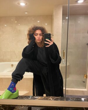 Clara Wilsey Instagram - 🤪 Swipe for cuddles from Bobbie Brown