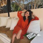 Clara Alvarado Instagram - Jamás pensé que iba a volver a tener el pelo tan largo y sano! Casi casi como hace 8 años, podéis verlo en la última foto, lo conseguiré? Se admiten apuestas. Siempre terminaba cortándomelo porque no tenía paciencia, se me caía o se rompía… Conocí los productos de @bioscalin_espana el año pasado, hice el tratamiento con el activador capilar comprimidos durante 3 meses y ya veis el pelazo (como muchos y muchas me decís) ✨😉🙏🏼 Con la llegada de la Primavera, el estrés y agotamiento, el pelito se vuelve a resentir y quiero seguir cuidándolo. Es un tratamiento tanto para hombres como para mujeres. Los productos de @bioscalin_espana son lo mejor que hay en el mercado cosmético de cuidado capilar con activos de origen vegetal 🌿 os lo recomiendo 100%, yo estoy súper contenta la verdad. #ELPODERDEBIOSCALIN #Ad En este link de @harpersbazaares tenéis toda la info para lucir pelazo: https://www.harpersbazaar.com/es/belleza/pelo-belleza/g60438218/tratamiento-anticaida-bioscalin-pelo-cabello/ 🤍