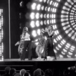 Clara Alvarado Instagram - un poquito de lo que fue la gala de los premios @aevea_eventos ✨ recién llegada de Uruguay y aún con jet lag pero con toda la energía e ilusión por compartir escenario junto a @mariliamusica una de las canciones que marcó toda una generación, vaya sueño y qué placer! 🤍🪽 Enhorabuena a todos los premiados y nominados, nos vemos en la próxima!! Lo pasamos súper bien :) 💄 @urrsula.gala