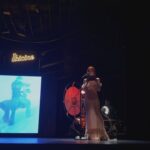 Clara Alvarado Instagram - Yo venía de minivacaciones a Ibiza pero, casualidades de la vida, terminé pasándome por @festivaldeibiza 🎦 Cada año mejoráis como el buen vino y qué ilusión reencontrarme con compañeros y compañeras que tanto admiro. Enhorabuena a todos los premiados y nominados ✨ Muchas gracias @helher.escribano por la invitación y a @thestandardibiza por cuidarnos con tanto cariño 🔝 El vestido con espíritu ibicenco es de @antikbatik_paris @ehmoda 🤍