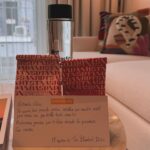 Clara Alvarado Instagram - Yo venía de minivacaciones a Ibiza pero, casualidades de la vida, terminé pasándome por @festivaldeibiza 🎦 Cada año mejoráis como el buen vino y qué ilusión reencontrarme con compañeros y compañeras que tanto admiro. Enhorabuena a todos los premiados y nominados ✨ Muchas gracias @helher.escribano por la invitación y a @thestandardibiza por cuidarnos con tanto cariño 🔝 El vestido con espíritu ibicenco es de @antikbatik_paris @ehmoda 🤍