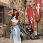 Clara Alvarado Instagram - Si no habéis ido nunca a @puydufouespana es una de las cosas a hacer en esta vida de verdad. Sigo aún emocionada y sin palabras 🛡️⚔️♥️ Así hemos celebrado el cumple de mi amiga @dianamucas y ha sido un planazo. ¿Qué habéis hecho en vuestro finde? Es un parque temático de espectáculos, pero no cualquier espectáculo, unas auténticas maravillas inspiradas en nuestra historia. No sé aún con cuál quedarme de todos, pero creo que mi cara lo dice todo al final del vídeo. Y la música original y las locuciones de cada uno de ellos es ESPECATULAR, pelos de punta todo el rato. PD. Añado y me consta que todos los animales que aparecen en el vídeo están súper cuidados y no han sufrido en absoluto. Además tienen un centro de recuperación de aves en especie de extinción y cada cuidador es el único que trata con su animal.