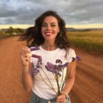 Clara Alvarado Instagram - Aquí están los nuevos labiales de @farmasiespana 🌺 con una gama de colores preciosos y únicos, tan bonitos como todas las floressss que ya sabéis que me encantan. Y pintarme los labios de vez en cuando, pues también! #farmasi #comingsoon
