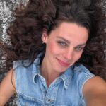 Clara Alvarado Instagram - qué más puedo pedir? Todo verde todo azul y mucha luz: GALICIA CALIDADE 🩵 Han sido unos días muy felices por la tierriña… ahora, a por la semana!