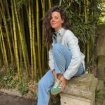 Clara Alvarado Instagram - qué más puedo pedir? Todo verde todo azul y mucha luz: GALICIA CALIDADE 🩵 Han sido unos días muy felices por la tierriña… ahora, a por la semana!