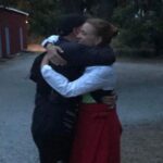 Clara Henry Instagram - Ett meddelande från näsblod, feberkänningar och fötter i högläge: ALLT VAR VÄRT DET. Har absolut för lite distans till gårdagen, gårdagsnatten och förrgår för att kunna beskriva det rättvist, men allt jag vet är följande tre saker: 1. 235 530:- till @sverige_for_unhcr !!! Ni är otroliga. Tack är ett för fjuttigt ord för att beskriva allt stöd vi fått. Alla swish till bössan, biltut på vägarna, hejarop från stugorna, stödsamtal hemifrån, resorb/gifflar/kramar från följebilarna. Blir rörd. Det är otroligt svårt att göra något sånt här helt ensam. 2. Det tar 36 och en halv timme att, med strejkande fot och höft (jag) och strejkande mage (Max) ta sig 160 km från Ölands sydligaste till nordligaste punkt. Det hade gått betydligt långsammare på egen hand. @maxpisano, du är en stjärna i ordets sanna bemärkelse, och utan din ständiga påminnelse om att vi är krigare som krigar så hade jag hamnat på en väldigt mörk plats. Jag är så imponerad av dig, herregud. Tack för resan <3 3. Jag trodde aldrig att det skulle gå att springa 160 km. Eller jo såklart litegrann för dels är ju hoppet det sista som dör och dels är man ju en optimistisk idiot. Men att tro PÅ RIKTIGT, utan att en liten röst säger "fast...?". Men det gick. Det gjorde jävligt ont och jag har gråtit hejdlöst men det gick och allt, ALLT var värt det.