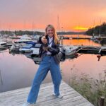 Clara Henry Instagram - NUUUUU lille instagrammen!!! Händer det grejer??? Jag har 1. sålt min älskade älskade lägenhet på Söder som jag bott i i åtta (!!!) år, 2. köpt lägenhet (!) i skärgården (!!) med min partner (!!!!!), och 3. Ja. Jag vet inte vad tre är. Detta gör väl sig bäst som en tvåpunktslista. Och jag är ju oftast inte så inbjudande till mitt privatliv här i sociala medier eftersom ni trots allt redan vet så himla mycket om mig men ville bara tala om att flyttlasset går i februari och jag är SÅ GLAD OCH TAGGAD!!! Här är bilder från bryggan som ligger ca 2 minuter från vår dörr 🥹 ih ih iiiiiihhhh agsuskqksegehwkskl