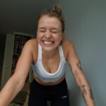 Clara Henry Instagram - The face of någon som 1. anmält sig till sitt livs första 100 miles-lopp nästa år och 2. börjat med jävligt strukturerad och målinriktad löpträning igen och 3. hahahahahaha vad i......??? Aja 2024 here we go!!! 🐢💨
