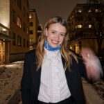 Clara Henry Instagram - Jahaja! Då kan jag meddela att året snart är slut och att man kanske inte borde ha allt för höga förhoppningar på 2024 men att jag tyvärr är en dumsnut som har det ändå. För det är roliga grejer på gång!!! Och så undrar jag: du där!!! Som är här och läser. Jag vet ju knappt vem du är och än mindre varför du följer. Så kan vi utvärdera 2023 lite? Förbereda inför ett trevligt 2024? Frågan lyder: vad vill du ha mer av här på min lille instagram? Löpningsreels? Fina bilder på plytet mitt? Kattuppdateringar? Eller vad vet jag, outfits, hudvård, inredning när jag flyttar i februari, vad GILLAR DU som jag lägger upp ibland? Jag vet ju inte ens vad jag ska bli när jag blir stor så SNÄLLA hjälp haha om du har nåt du kommer på. Okej bra tack puss!!